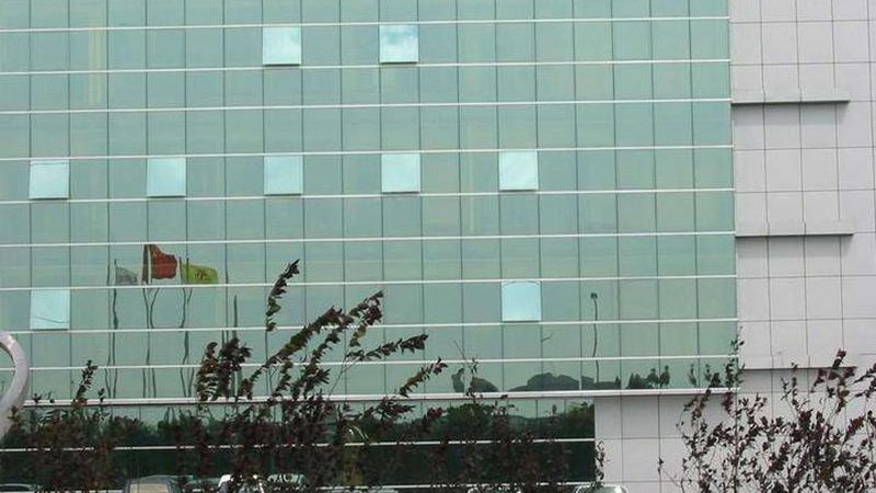 封阳台人工费用：影响价格的关键因素深度解析